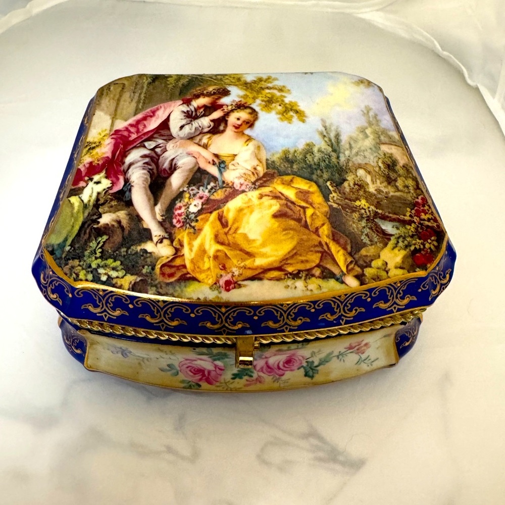 Vintage Andrea by Sadek porcelain music box. 1980’s lovers in nature. Large box